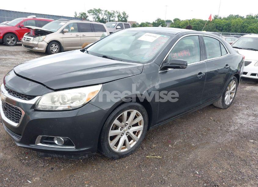 Photo 2 of 2015 Chevrolet Malibu 2LT (VIN 1G11D5SL8FF147372)