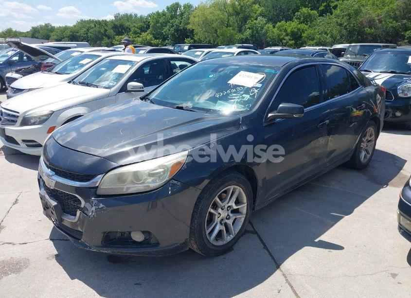 Photo 2 of 2015 Chevrolet Malibu 2LT (VIN 1G11D5SL9FF150328)