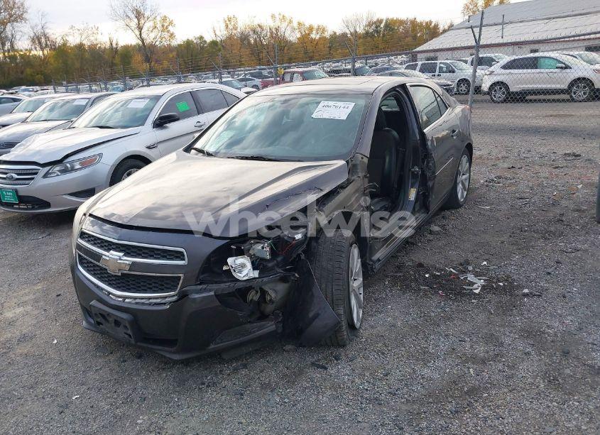 Photo 2 of 2013 Chevrolet Malibu 2LT (VIN 1G11E5SAXDF198283)