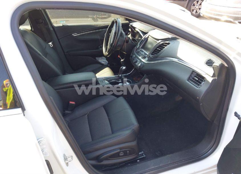 Photo 5 of 2019 Chevrolet Impala LT (VIN 1G11Z5S33KU118742)