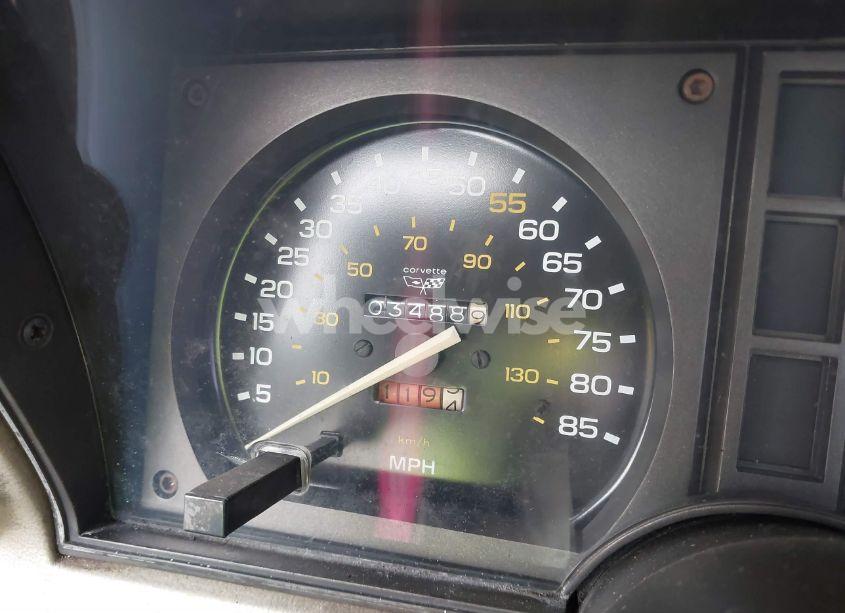 Photo 7 of 1982 Chevrolet Corvette (VIN 1G1AY0781C5107793)