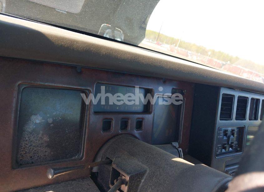 Photo 7 of 1984 Chevrolet Corvette (VIN 1G1AY0788E5144360)