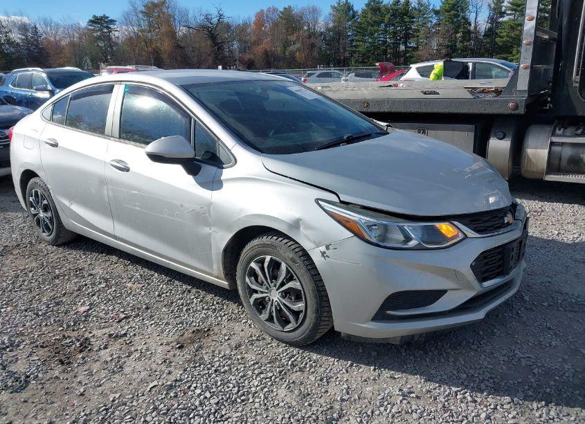 2018 Chevrolet Cruze LS MANUAL (VIN 1G1BB5SM6J7105420) main photo