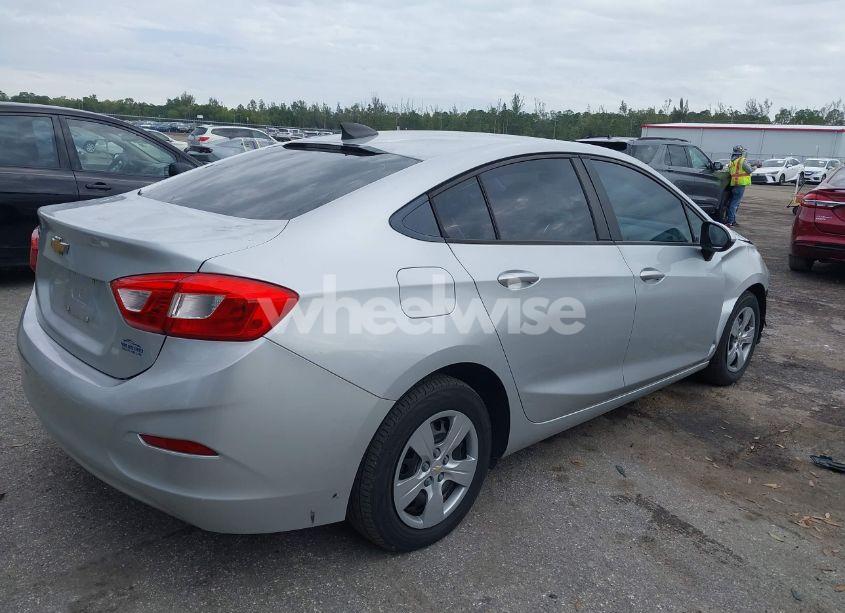 Photo 4 of 2016 Chevrolet Cruze LS AUTO (VIN 1G1BC5SM0G7267887)