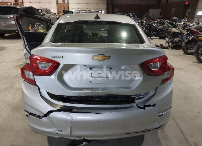 Photo 6 of 2016 Chevrolet Cruze LS AUTO (VIN 1G1BC5SM0G7322113)