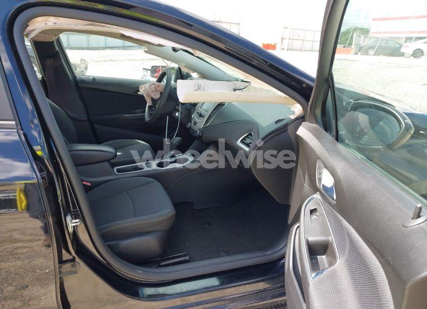 Photo 5 of 2017 Chevrolet Cruze LS AUTO (VIN 1G1BC5SM0H7114346)