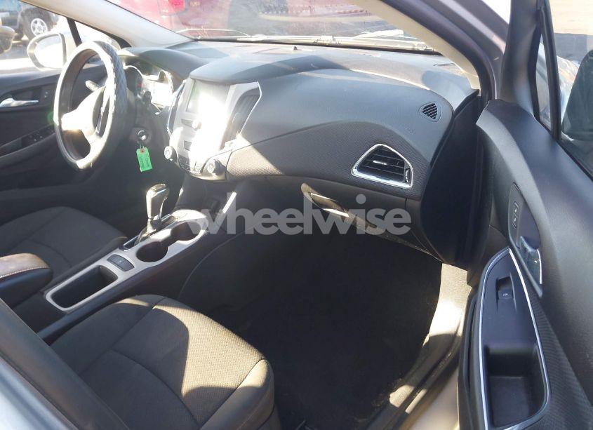 Photo 5 of 2017 Chevrolet Cruze LS AUTO (VIN 1G1BC5SM0H7187510)