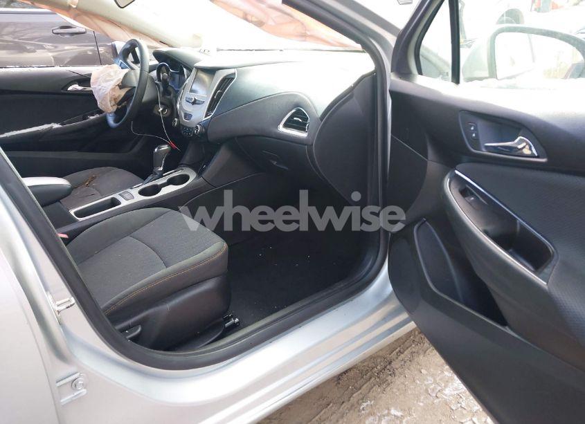 Photo 5 of 2017 Chevrolet Cruze LS AUTO (VIN 1G1BC5SM0H7195462)