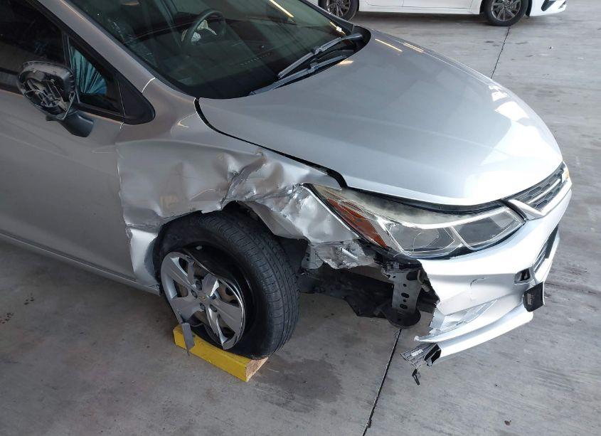 Photo 6 of 2017 Chevrolet Cruze LS AUTO (VIN 1G1BC5SM0H7217251)