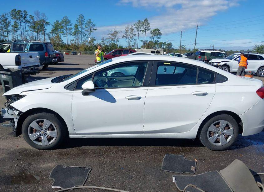 Photo 14 of 2017 Chevrolet Cruze LS AUTO (VIN 1G1BC5SM0H7255207)