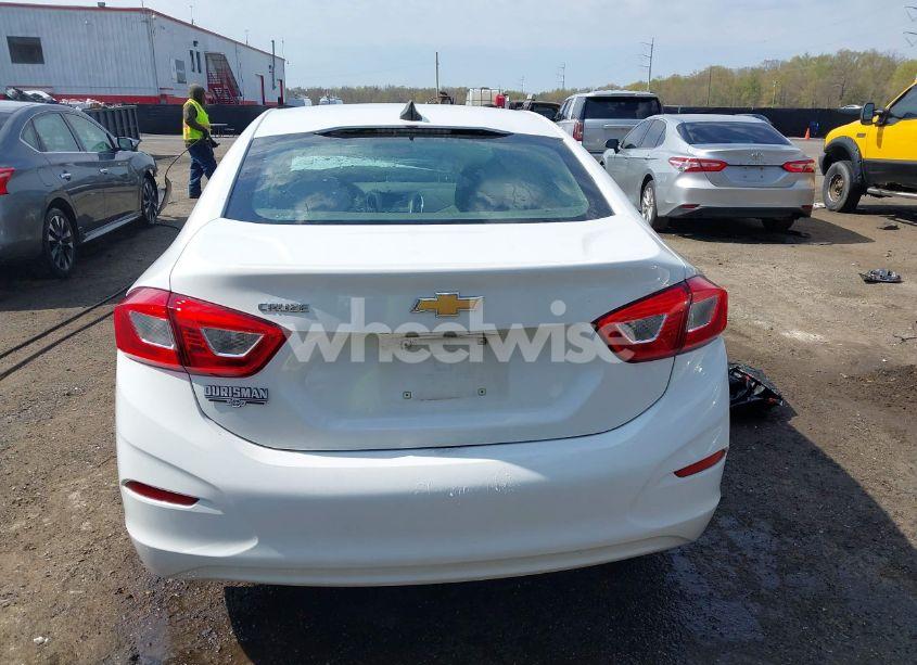 Photo 16 of 2017 Chevrolet Cruze LS AUTO (VIN 1G1BC5SM0H7271603)
