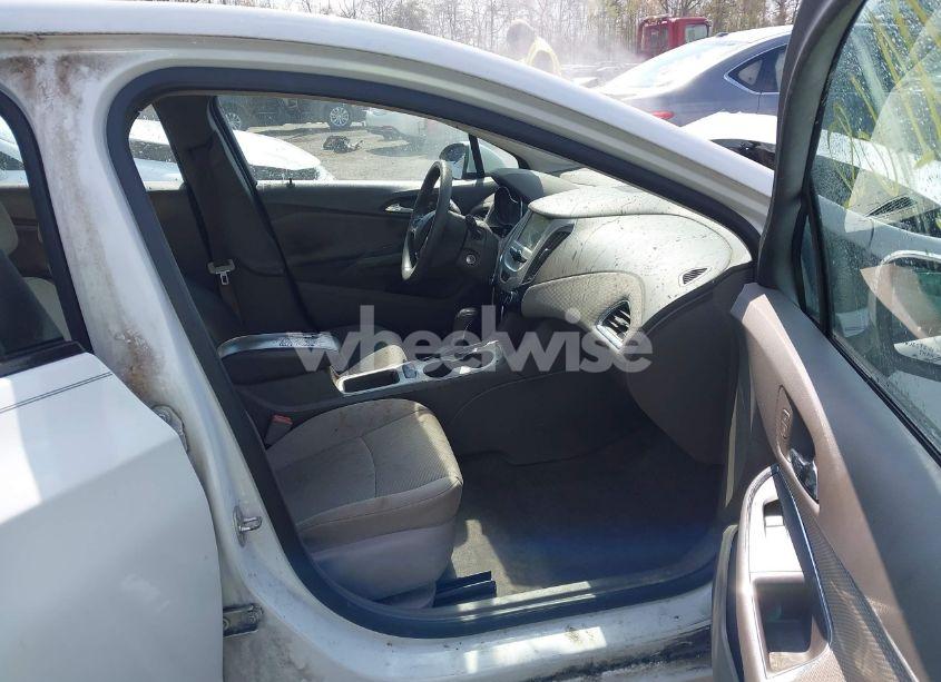 Photo 5 of 2017 Chevrolet Cruze LS AUTO (VIN 1G1BC5SM0H7271603)