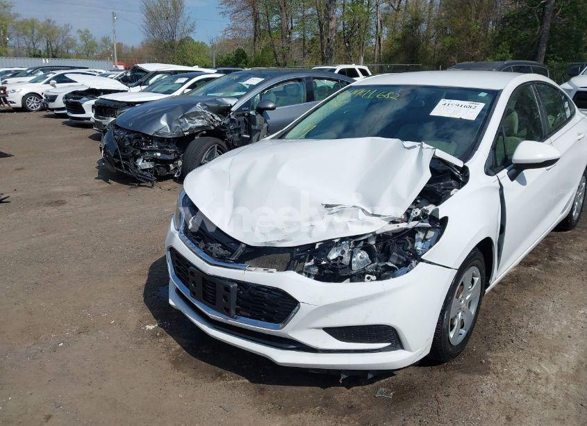 Photo 6 of 2017 Chevrolet Cruze LS AUTO (VIN 1G1BC5SM0H7271603)