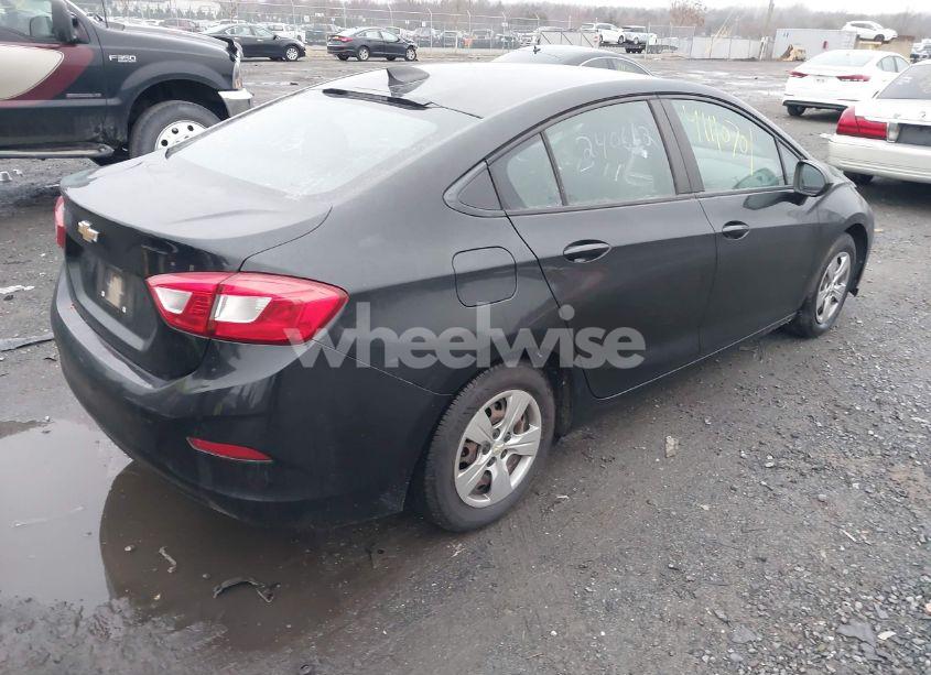Photo 4 of 2017 Chevrolet Cruze LS AUTO (VIN 1G1BC5SM0H7281452)