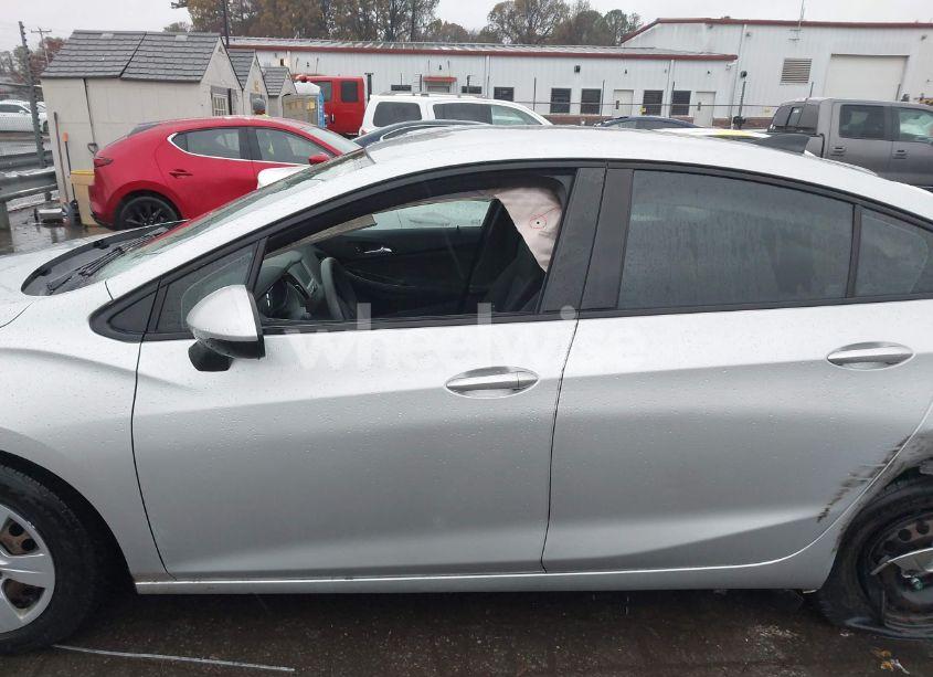 Photo 14 of 2018 Chevrolet Cruze LS AUTO (VIN 1G1BC5SM0J7136787)