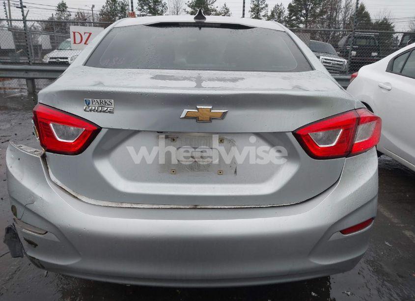 Photo 16 of 2018 Chevrolet Cruze LS AUTO (VIN 1G1BC5SM0J7136787)