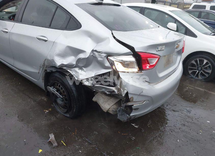 Photo 6 of 2018 Chevrolet Cruze LS AUTO (VIN 1G1BC5SM0J7136787)