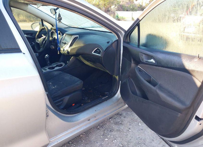 Photo 5 of 2018 Chevrolet Cruze LS AUTO (VIN 1G1BC5SM0J7148518)