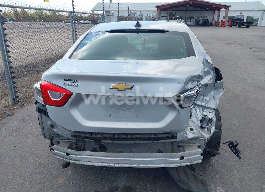 Photo 16 of 2018 Chevrolet Cruze LS AUTO (VIN 1G1BC5SM0J7156618)