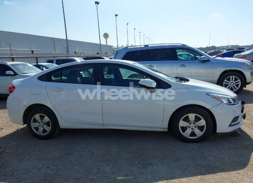 Photo 13 of 2018 Chevrolet Cruze LS AUTO (VIN 1G1BC5SM0J7172284)
