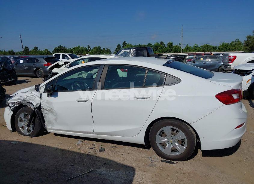 Photo 14 of 2018 Chevrolet Cruze LS AUTO (VIN 1G1BC5SM0J7172284)