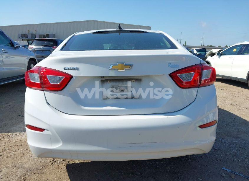 Photo 16 of 2018 Chevrolet Cruze LS AUTO (VIN 1G1BC5SM0J7172284)