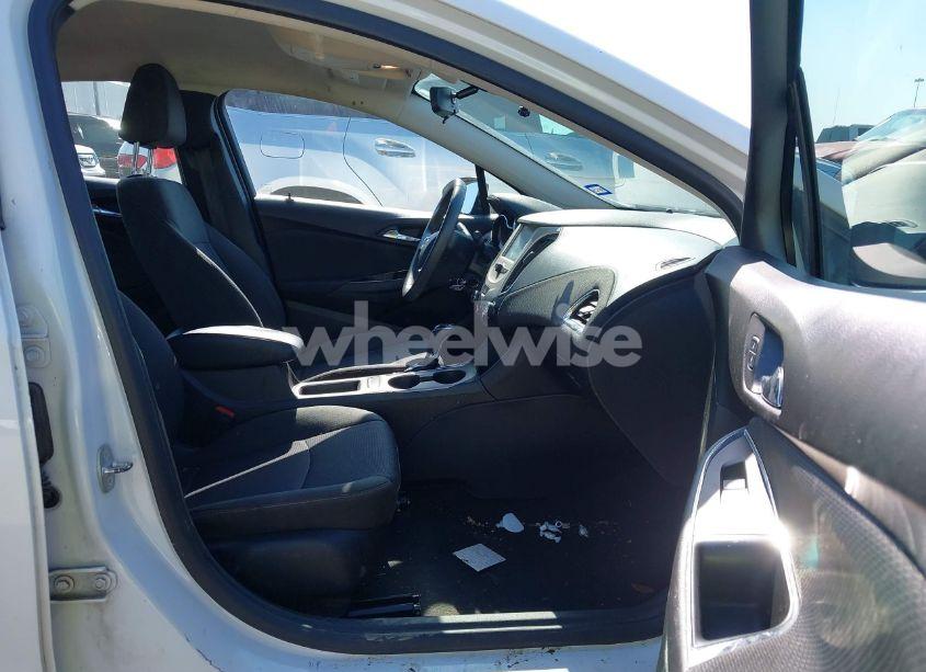 Photo 5 of 2018 Chevrolet Cruze LS AUTO (VIN 1G1BC5SM0J7172284)