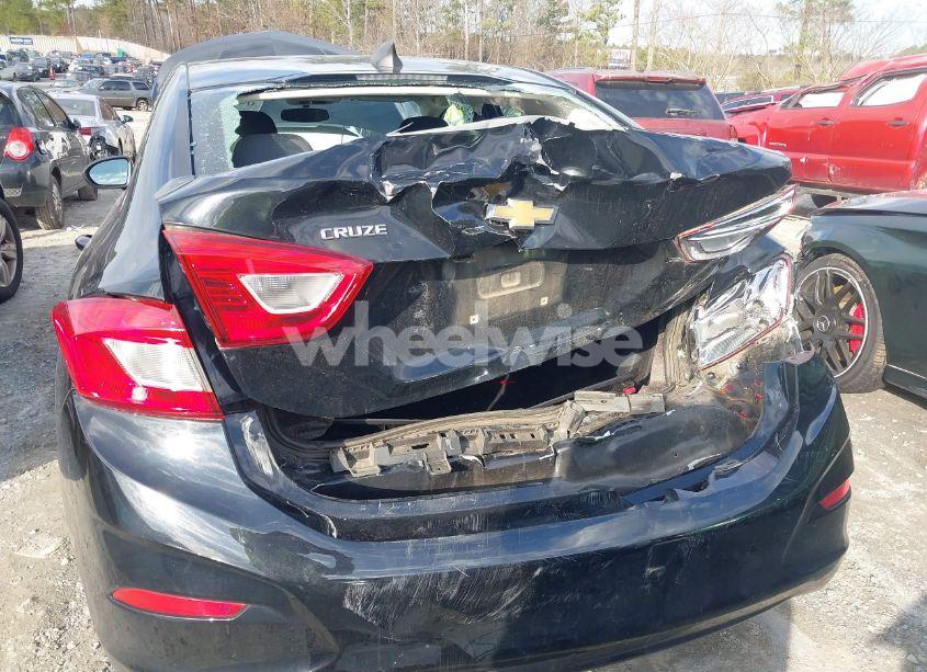 Photo 6 of 2018 Chevrolet Cruze LS AUTO (VIN 1G1BC5SM0J7236839)