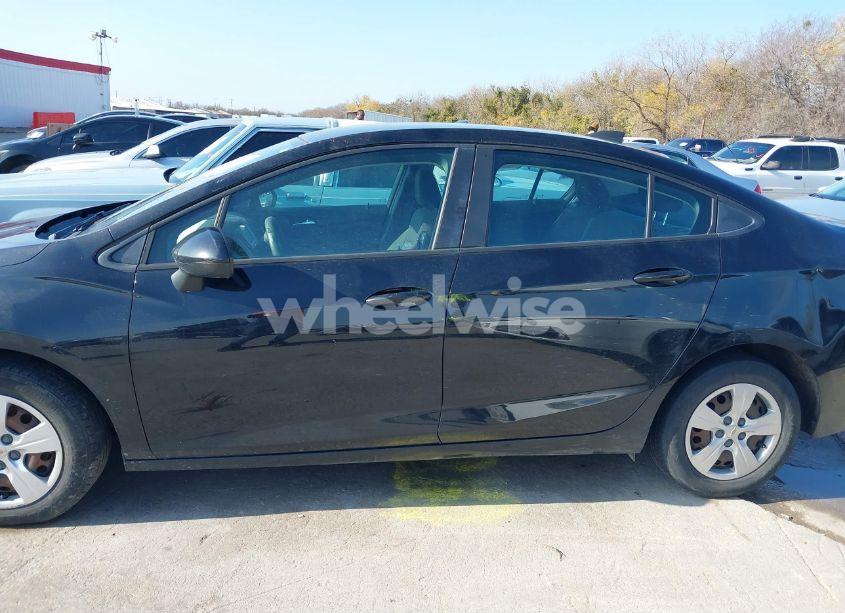 Photo 14 of 2018 Chevrolet Cruze LS AUTO (VIN 1G1BC5SM0J7239854)