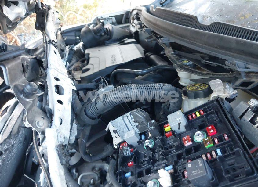 Photo 10 of 2019 Chevrolet Cruze LS (VIN 1G1BC5SM0K7122468)