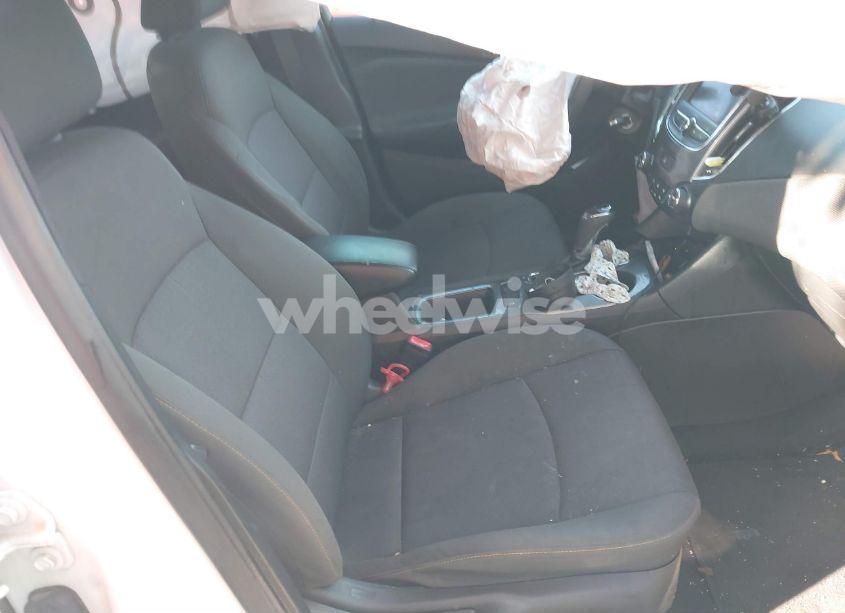 Photo 5 of 2019 Chevrolet Cruze LS (VIN 1G1BC5SM0K7122468)