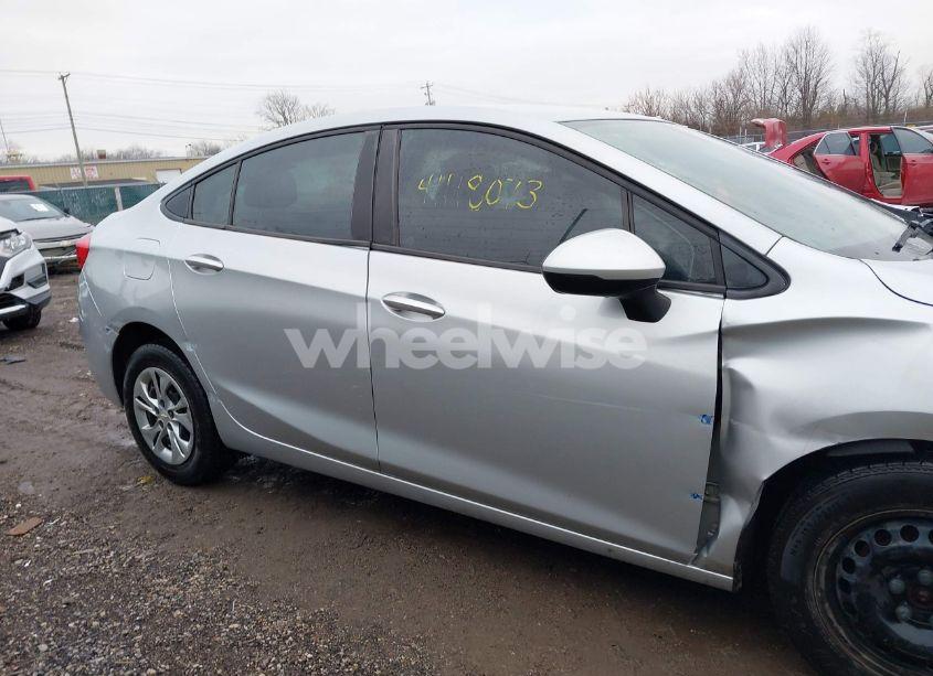 Photo 13 of 2019 Chevrolet Cruze LS (VIN 1G1BC5SM0K7135558)