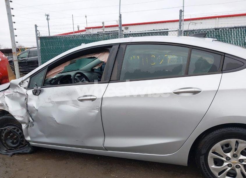 Photo 14 of 2019 Chevrolet Cruze LS (VIN 1G1BC5SM0K7135558)