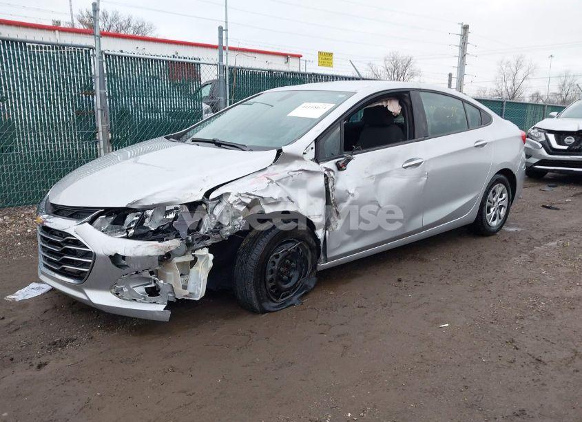 Photo 2 of 2019 Chevrolet Cruze LS (VIN 1G1BC5SM0K7135558)