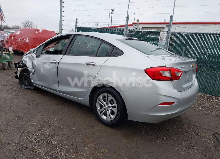 Photo 3 of 2019 Chevrolet Cruze LS (VIN 1G1BC5SM0K7135558)