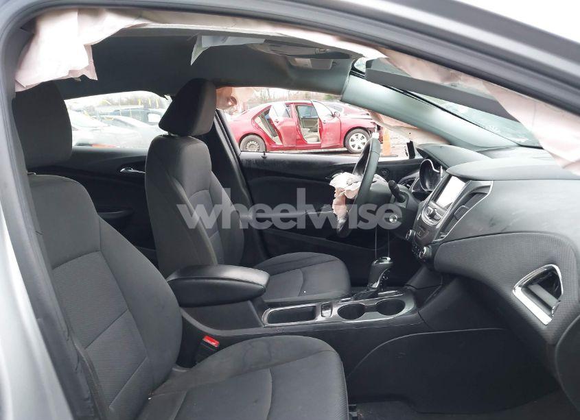 Photo 5 of 2019 Chevrolet Cruze LS (VIN 1G1BC5SM0K7135558)