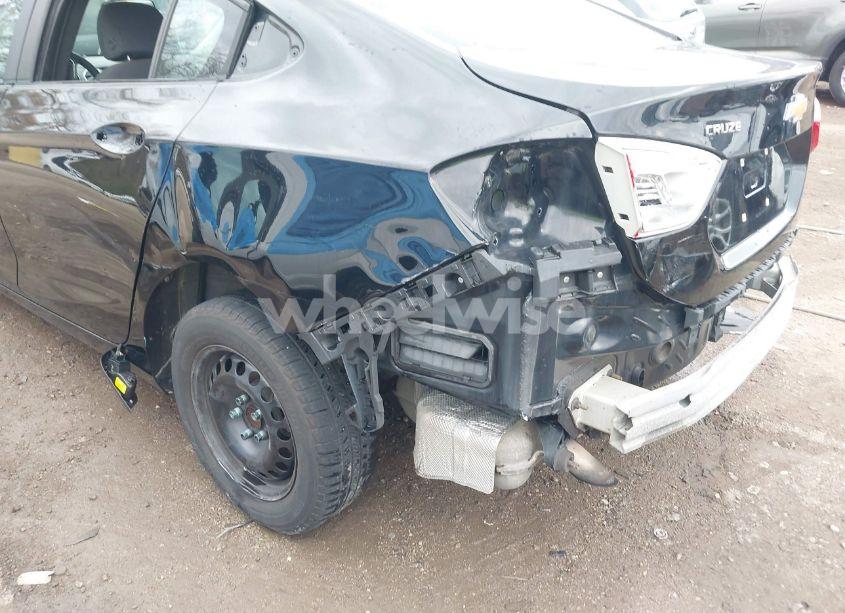 Photo 6 of 2016 Chevrolet Cruze LS AUTO (VIN 1G1BC5SM1G7266831)