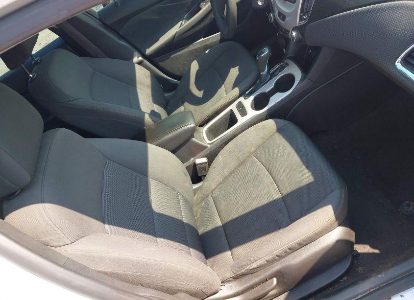Photo 5 of 2016 Chevrolet Cruze LS AUTO (VIN 1G1BC5SM1G7325442)