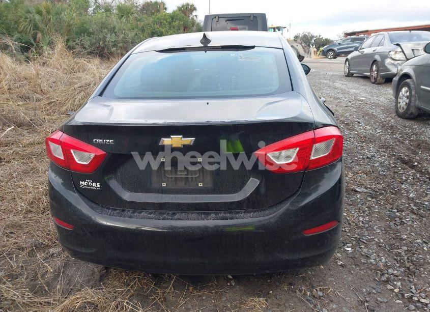 Photo 17 of 2017 Chevrolet Cruze LS AUTO (VIN 1G1BC5SM1H7113495)