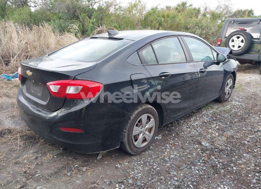 Photo 4 of 2017 Chevrolet Cruze LS AUTO (VIN 1G1BC5SM1H7113495)