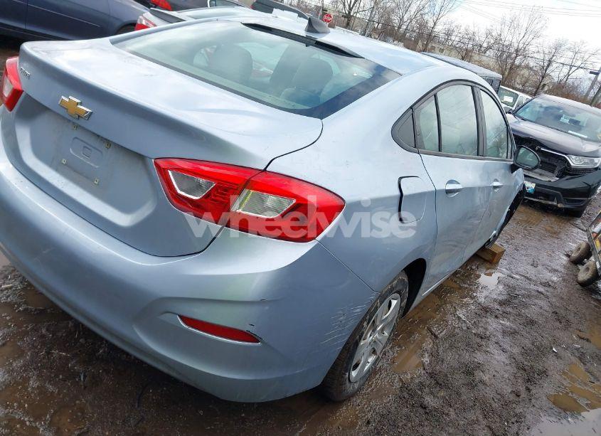 Photo 4 of 2017 Chevrolet Cruze LS AUTO (VIN 1G1BC5SM1H7171574)