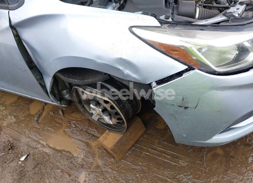 Photo 6 of 2017 Chevrolet Cruze LS AUTO (VIN 1G1BC5SM1H7171574)