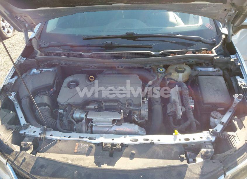 Photo 10 of 2017 Chevrolet Cruze LS AUTO (VIN 1G1BC5SM1H7222457)