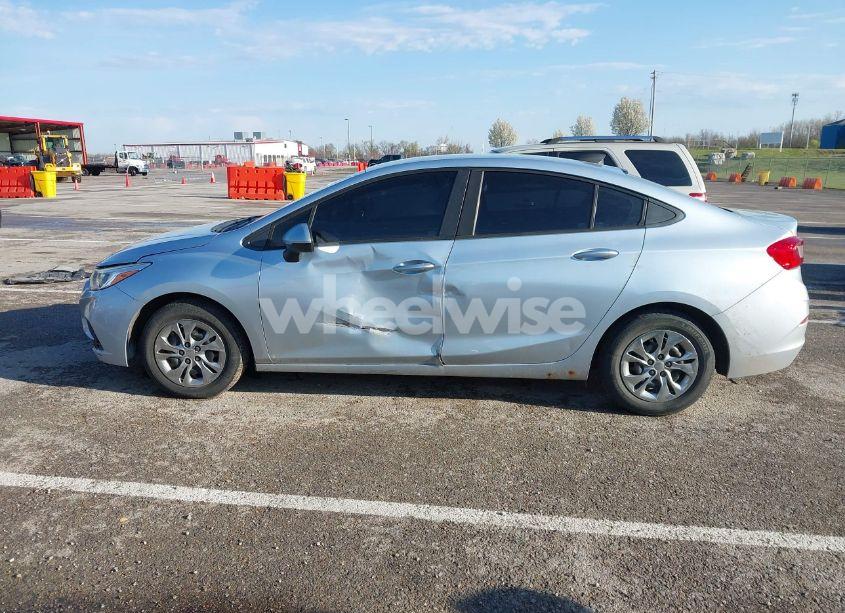 Photo 14 of 2017 Chevrolet Cruze LS AUTO (VIN 1G1BC5SM1H7222457)