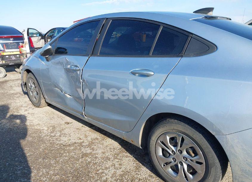 Photo 18 of 2017 Chevrolet Cruze LS AUTO (VIN 1G1BC5SM1H7222457)