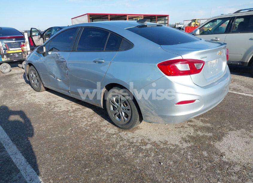 Photo 3 of 2017 Chevrolet Cruze LS AUTO (VIN 1G1BC5SM1H7222457)