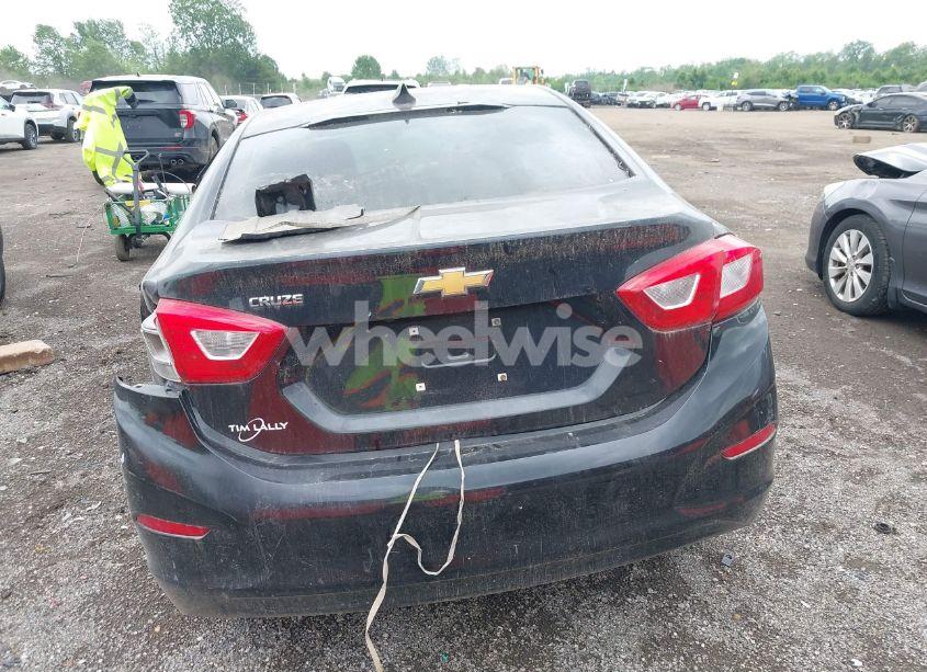 Photo 15 of 2017 Chevrolet Cruze LS AUTO (VIN 1G1BC5SM1H7226606)