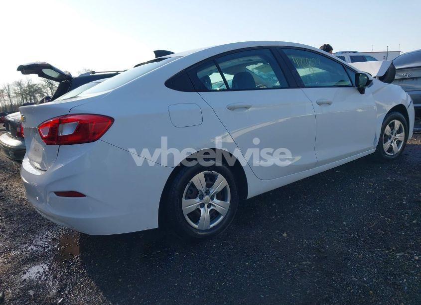 Photo 4 of 2017 Chevrolet Cruze LS AUTO (VIN 1G1BC5SM1H7252008)