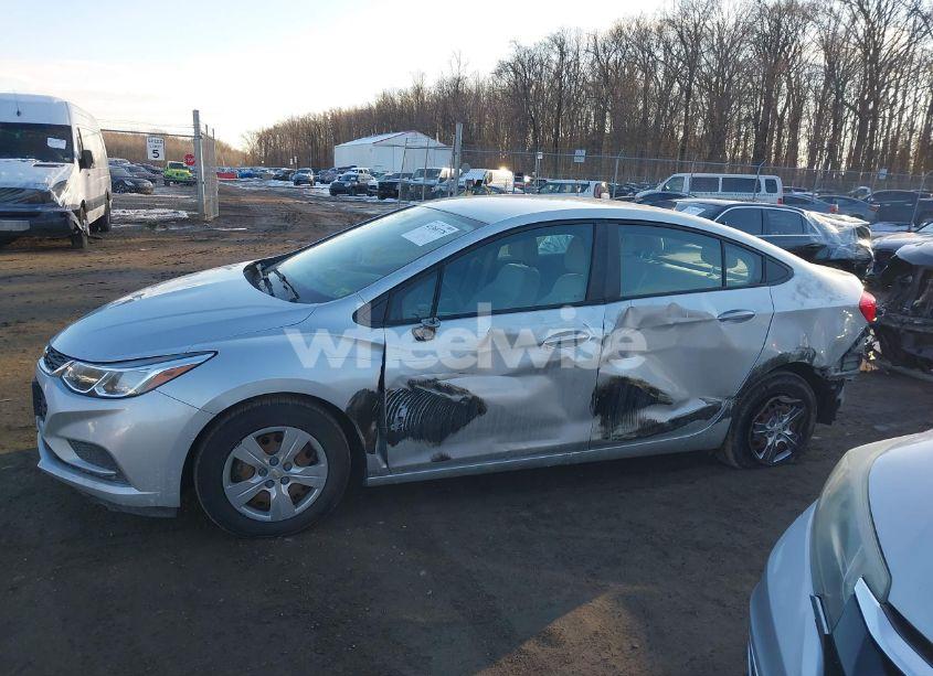 Photo 15 of 2017 Chevrolet Cruze LS AUTO (VIN 1G1BC5SM1H7273294)