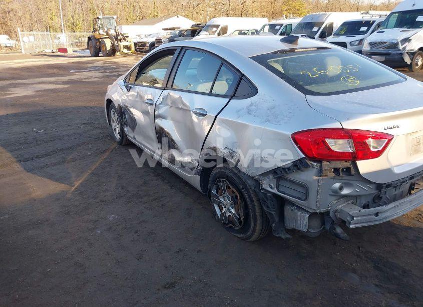 Photo 6 of 2017 Chevrolet Cruze LS AUTO (VIN 1G1BC5SM1H7273294)